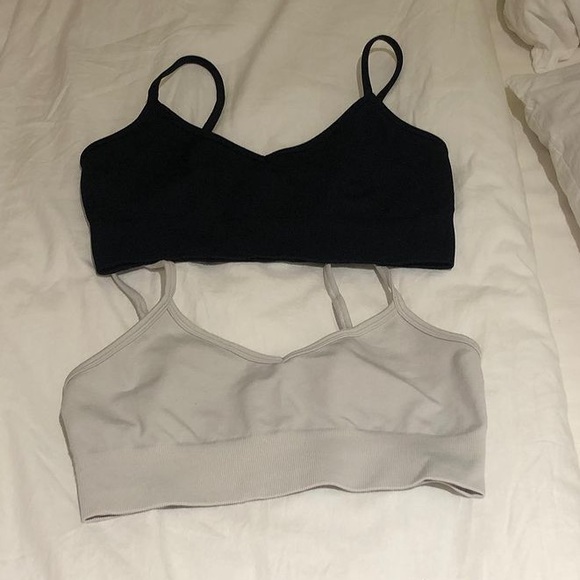 2 TNA BARNES TOP (Aritzia) - Picture 2 of 7
